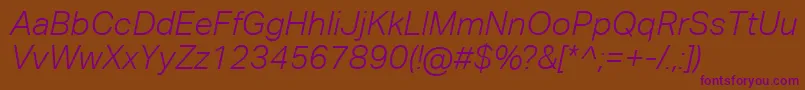 AktivgroteskcorpLightitalic-fontti – violetit fontit ruskealla taustalla