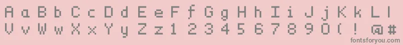 フォントDymsmall – ピンクの背景に灰色の文字