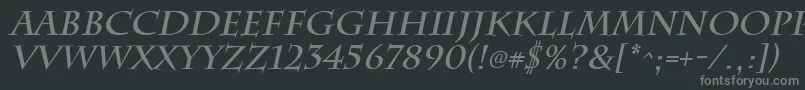 ChattsworthBoldItalic-fontti – harmaat kirjasimet mustalla taustalla