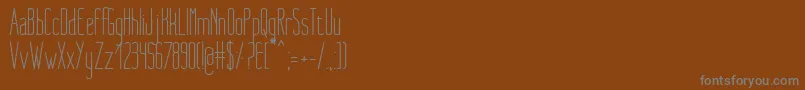 Czcionka NueMedium – szare czcionki na brązowym tle
