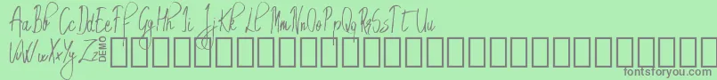EmrytDemo-fontti – harmaat kirjasimet vihreällä taustalla