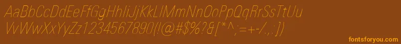 UniversNextProUltralightCondensedItalic-Schriftart – Orangefarbene Schriften auf braunem Hintergrund