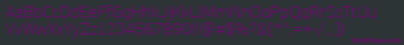 Czcionka PfbeausansproThin – fioletowe czcionki na czarnym tle