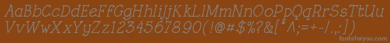 RoughLtMediumItalic-fontti – harmaat kirjasimet ruskealla taustalla