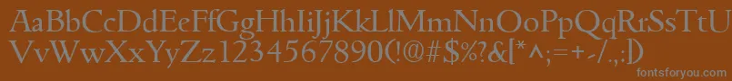 GoudyitalianRegular-fontti – harmaat kirjasimet ruskealla taustalla
