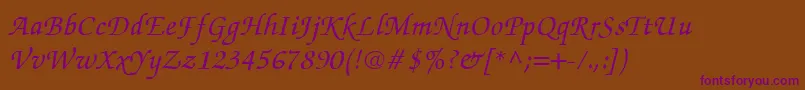 ItcZapfChanceryCeMediumItalic-Schriftart – Violette Schriften auf braunem Hintergrund