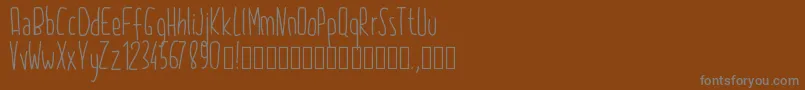 Pw2015-fontti – harmaat kirjasimet ruskealla taustalla