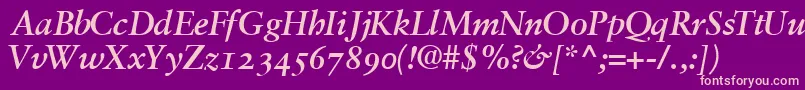 Más sobre la fuente GaramondretrospectiveossskBoldItalic fuente GaramondretrospectiveossskBoldItalic – Fuentes Rosadas Sobre Fondo Morado