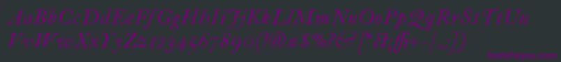 フォントItcFoundersCaslon12Italic – 黒い背景に紫のフォント