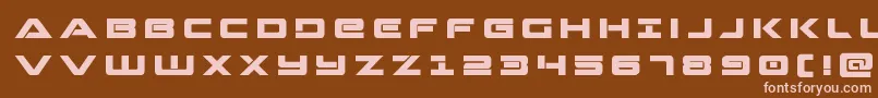 Strikelordtitle-fontti – vaaleanpunaiset fontit ruskealla taustalla