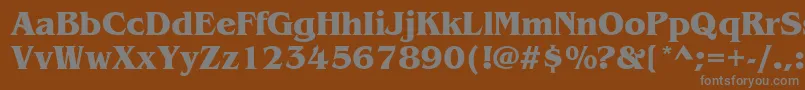 ItcBenguiatBold-fontti – harmaat kirjasimet ruskealla taustalla