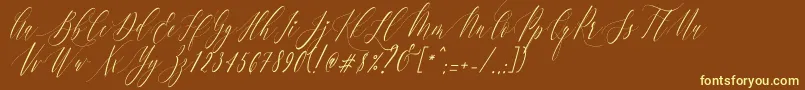 Fonte CharlotteCalligraphySlantR1 – fontes amarelas em um fundo marrom