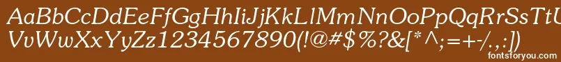SouvenirstdLightitalic-fontti – valkoiset fontit ruskealla taustalla