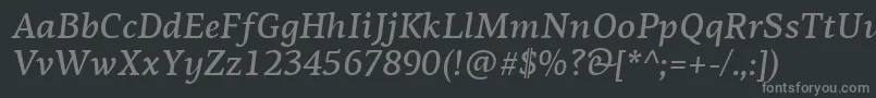 PfagoraserifproMediumitalic-fontti – harmaat kirjasimet mustalla taustalla