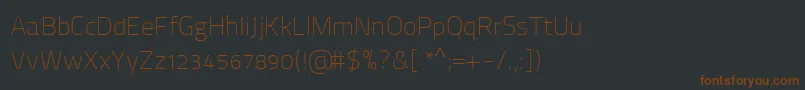 Шрифт ThaitilliumImprovedRegular2 – коричневые шрифты на чёрном фоне