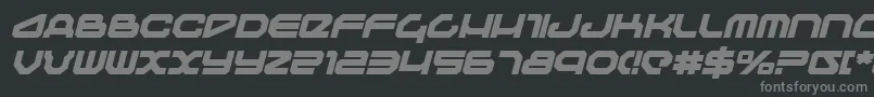 TravelerBoldItalicフォントについての詳細 フォントTravelerBoldItalic – 黒い背景に灰色の文字