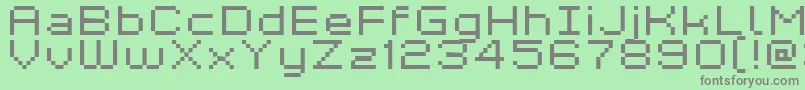 GrixelKyrou7WideXtnd-fontti – harmaat kirjasimet vihreällä taustalla