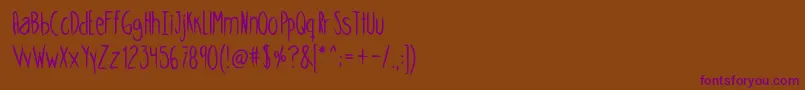 Шрифт Skinnycookiesbold – фиолетовые шрифты на коричневом фоне