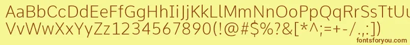fuente CommeExtralight – Fuentes Marrones Sobre Fondo Amarillo