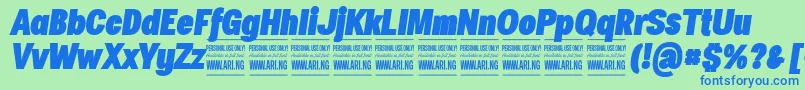 Czcionka SpecifypersonalConblackitalic – niebieskie czcionki na zielonym tle