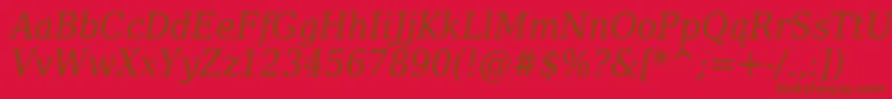 DejavuSerifItalicCondensed-fontti – ruskeat fontit punaisella taustalla