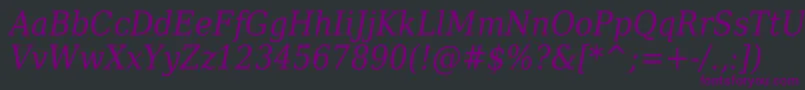 フォントDejavuSerifItalicCondensed – 黒い背景に紫のフォント