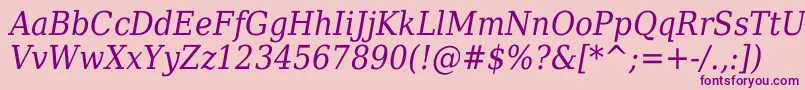 DejavuSerifItalicCondensed-Schriftart – Violette Schriften auf rosa Hintergrund