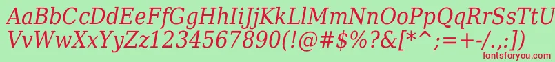 DejavuSerifItalicCondensed-fontti – punaiset fontit vihreällä taustalla