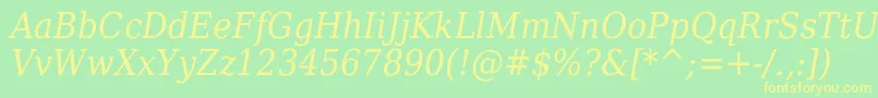 DejavuSerifItalicCondensed-fontti – keltaiset fontit vihreällä taustalla