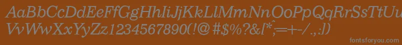 I770RomanItalic-fontti – harmaat kirjasimet ruskealla taustalla