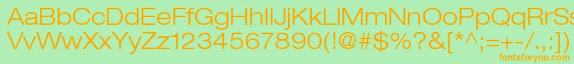 HelveticaLt43LightExtended-fontti – oranssit fontit vihreällä taustalla