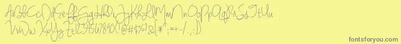 BmdJenniferLynne-fontti – harmaat kirjasimet keltaisella taustalla