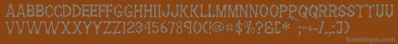 FossilRegular-fontti – harmaat kirjasimet ruskealla taustalla