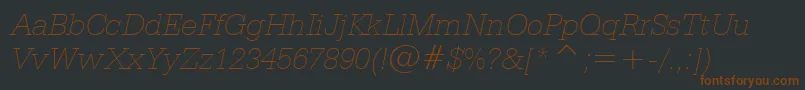 Czcionka SerifaThinItalicBt – brązowe czcionki na czarnym tle