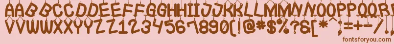 LaQueCuelgaSt-fontti – ruskeat fontit vaaleanpunaisella taustalla