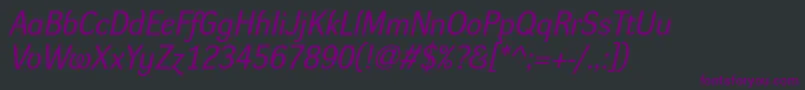 フォントDynagroteskrItalic – 黒い背景に紫のフォント