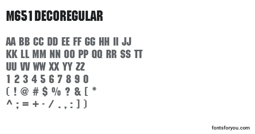 Czcionka M651DecoRegular – alfabet, cyfry, specjalne znaki