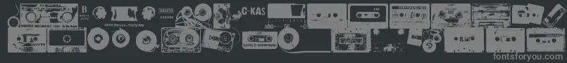 Ckas-fontti – harmaat kirjasimet mustalla taustalla