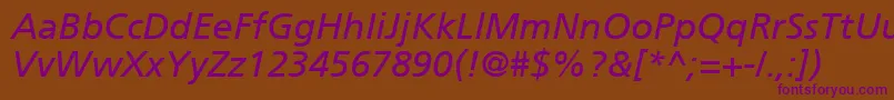 Czcionka ForeignerItalic – fioletowe czcionki na brązowym tle