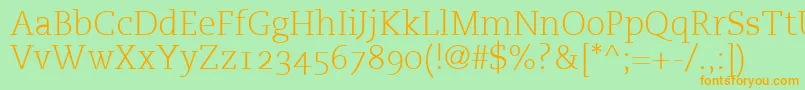 PmnCaecilia45LightOldstyleFigures-Schriftart – Orangefarbene Schriften auf grünem Hintergrund
