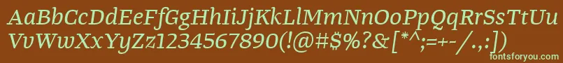 フォントTangerserifwideItalic – 緑色の文字が茶色の背景にあります。