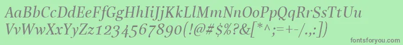 LinotypeReallyMediumItalic-fontti – harmaat kirjasimet vihreällä taustalla