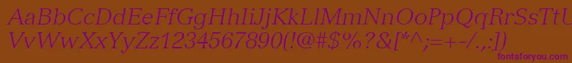 フォントVersaillesLt46LightItalic – 紫色のフォント、茶色の背景