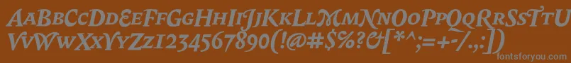 BiblonScOtBoldItalic-fontti – harmaat kirjasimet ruskealla taustalla