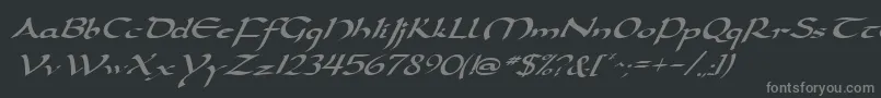 DarwyckeItalic-fontti – harmaat kirjasimet mustalla taustalla