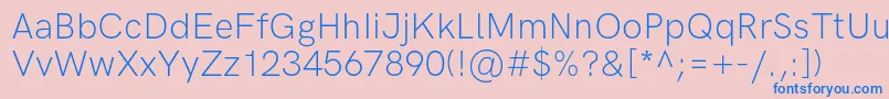 HkgroteskLightlegacy-Schriftart – Blaue Schriften auf rosa Hintergrund
