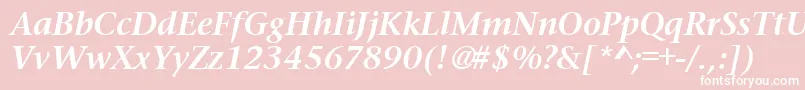 PrudentialBoldItalic-fontti – valkoiset fontit vaaleanpunaisella taustalla