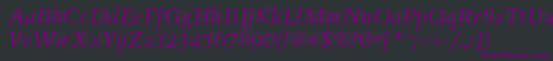 Czcionka TyfaItcBookItalic – fioletowe czcionki na czarnym tle