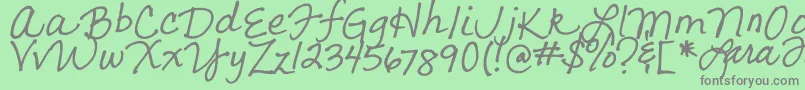 LarasLetters-fontti – harmaat kirjasimet vihreällä taustalla