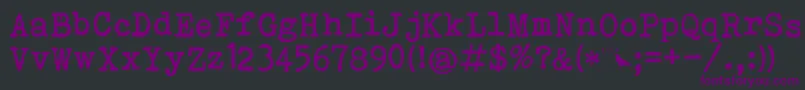 Czcionka BohemianTypewriter – fioletowe czcionki na czarnym tle